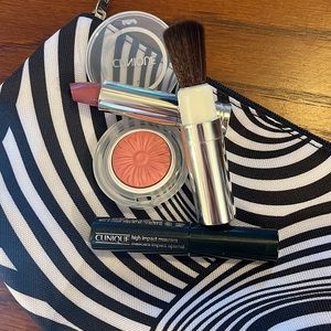 NEW 4-piece makeup set with zippered makeup bag